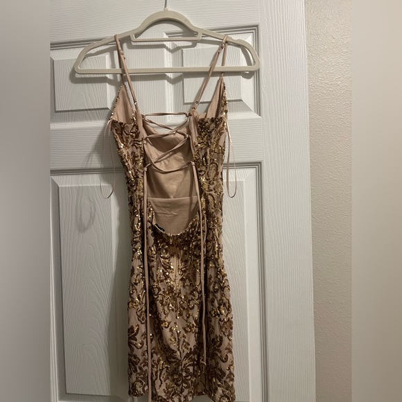 WINDSOR GOLD DRESS SIZE SMALL WORN ONLY ONCE - Picture 3 of 8